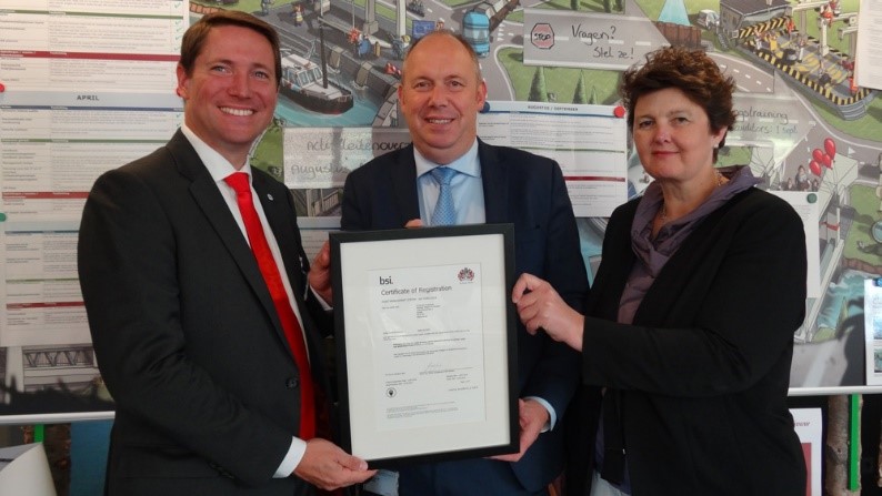 Uitreiking ISO 55001 certificaat voor assetmanagement bij Provincie Overijssel